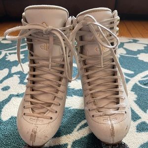 Jackson Elle Figure Skate size 2B